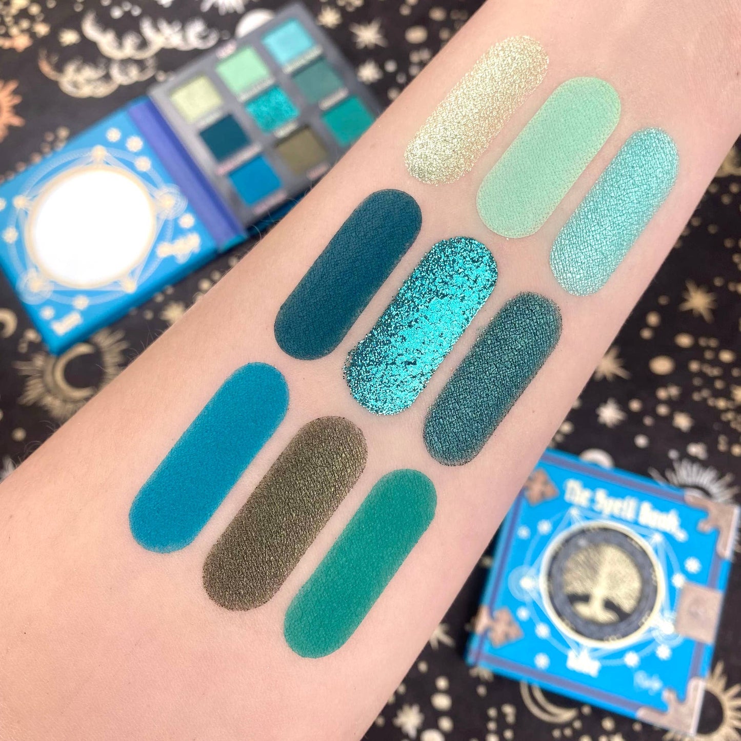 RUDE - The Spell Book Smooth and Blendable Eyeshadow Palette